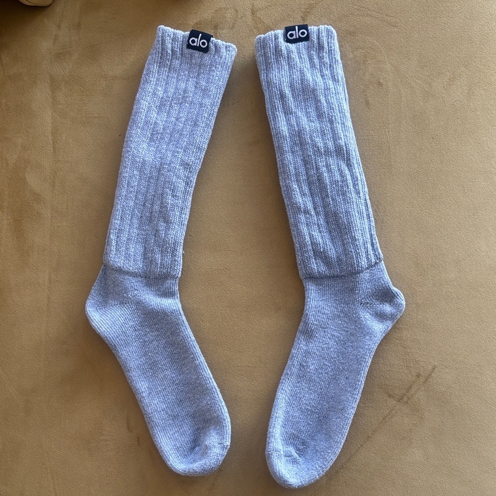 Like New ALO Yoga Ribbed Crew Socks | Gray | Unisex | Athleisure